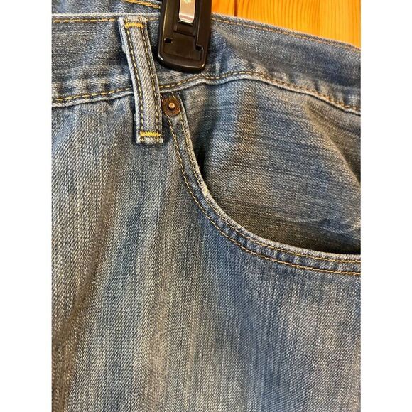 LEVI STRAUSS 559 Mens Relaxed Fit Medium Wash Jeans Size 46x30 (5103) - Picture 4 of 12